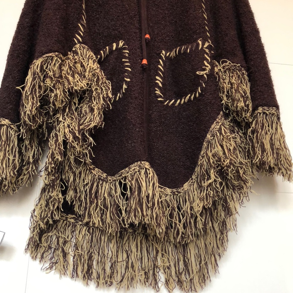 Poncho - Picture 3 of 4